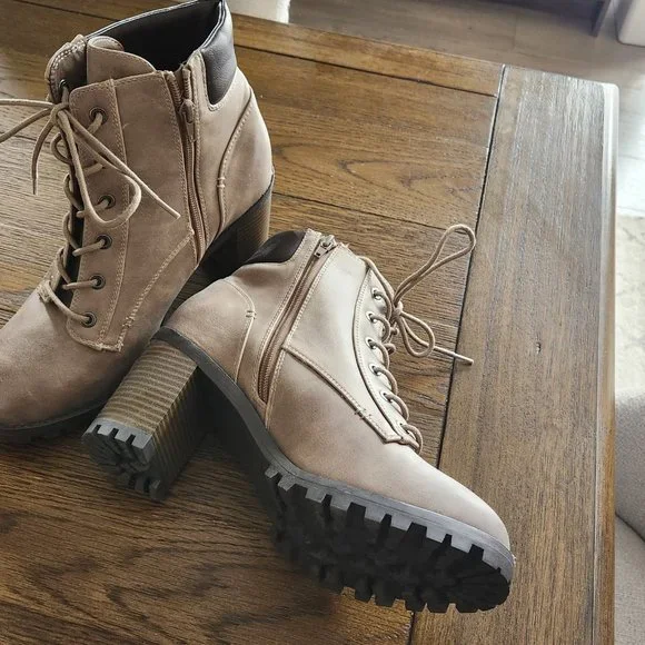 9.5 Wide Woman's Heeled Taupe Booties Addition-Elle - Picture 2 of 4